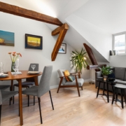 Tables et chaises à Charlieu : le goût du sur mesure